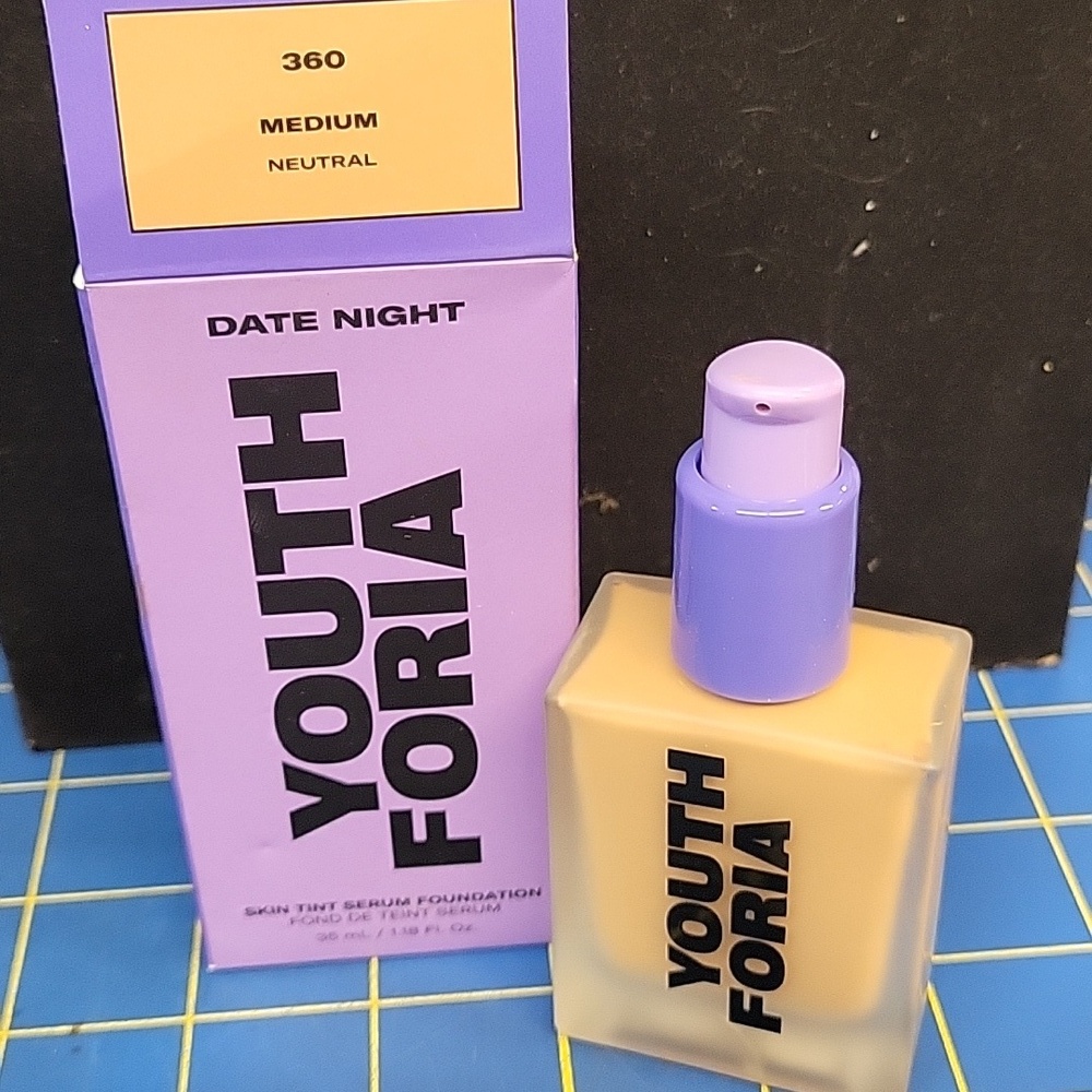 Youthforia Skin Tint Serum Foundation in Fair 35ml New Bottle In Box 360 Medium